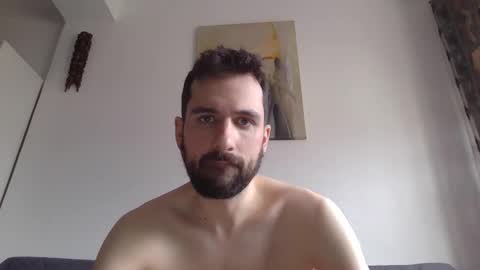 Snapshot of laraaan chatting on 12/19/25, 10:11 laraaan online show from 12/19/25, 10:11