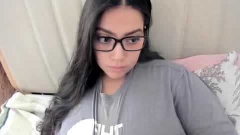 lara online show from 12/15/25, 02:43