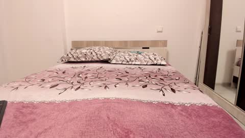 Snapshot of laracara chatting on 01/02/25, 07:23 Lara online show from 01/02/25, 07:23