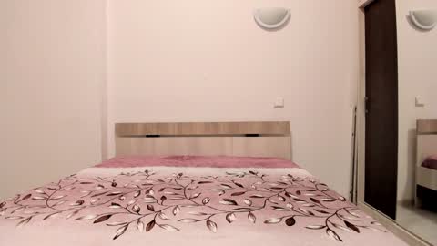 Snapshot of laracara chatting on 01/15/25, 05:29 Lara online show from 01/15/25, 05:29