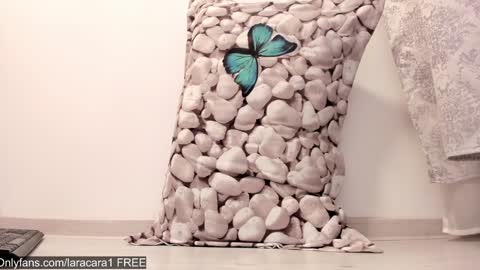 Snapshot of laracara chatting on 01/18/25, 05:52 Lara online show from 01/18/25, 05:52