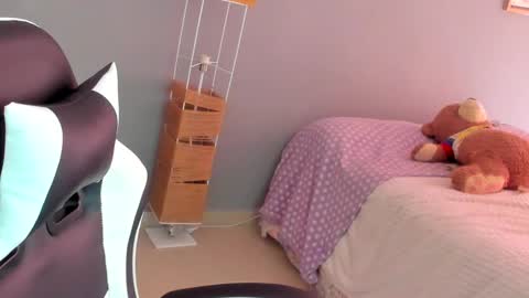 Lara online show from 05/19/26, 04:13