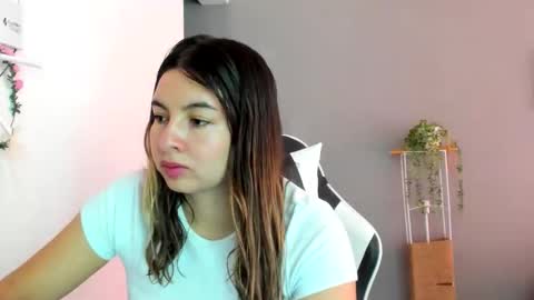 Lara online show from 05/25/26, 04:24