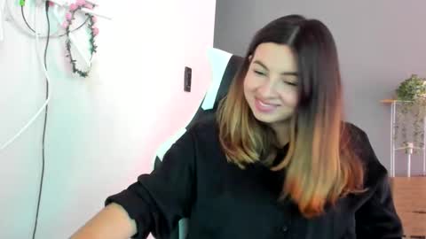 Lara online show from 05/26/26, 08:16