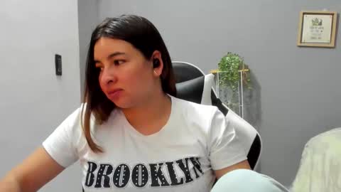 Lara online show from 05/27/26, 01:57