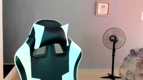 Snapshot of laracat18 chatting on 07/08/26, 10:14 Lara online show from 07/08/26, 10:14