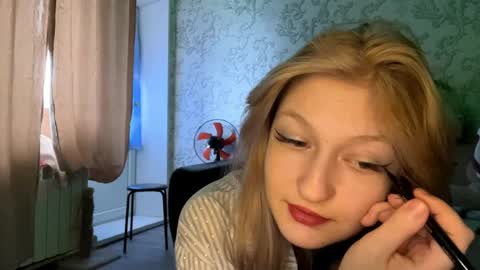 Snapshot of laraesagon chatting on 04/10/26, 09:58 Lily online show from 04/10/26, 09:58