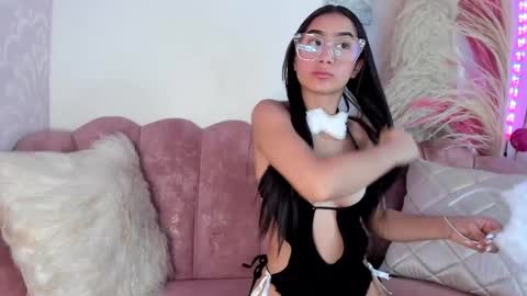 Snapshot of larajeann_ chatting on 06/06/26, 11:59 Lara online show from 06/06/26, 11:59