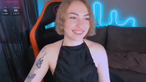 Snapshot of larakrein_lk chatting on 06/18/26, 02:10 LaraKrein lk online show from 06/18/26, 02:10