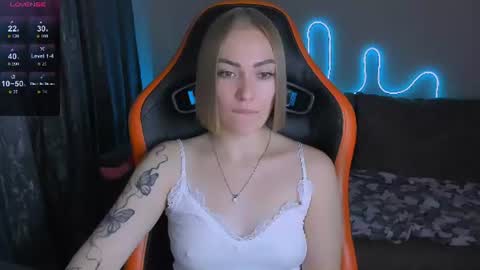 Snapshot of larakrein_lk chatting on 07/19/26, 03:49 LaraKrein lk online show from 07/19/26, 03:49