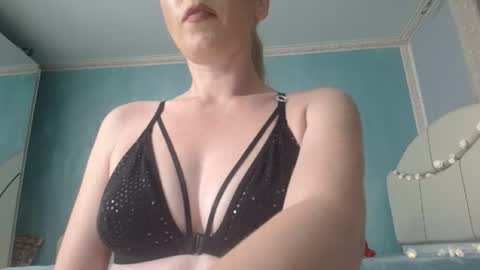 Snapshot of laralanee chatting on 06/15/26, 07:27 LaraLane online show from 06/15/26, 07:27