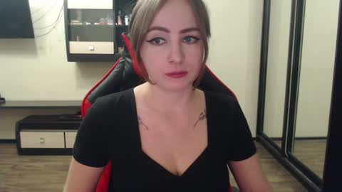 Snapshot of laralianna chatting on 02/23/25, 05:29 Laralianna online show from 02/23/25, 05:29