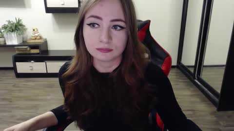 Snapshot of laralianna chatting on 09/22/25, 11:45 Laralianna online show from 09/22/25, 11:45