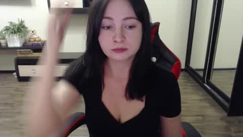 Snapshot of laralianna chatting on 10/02/25, 12:34 Laralianna online show from 10/02/25, 12:34