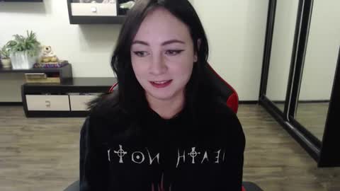 Snapshot of laralianna chatting on 10/04/25, 05:44 Laralianna online show from 10/04/25, 05:44