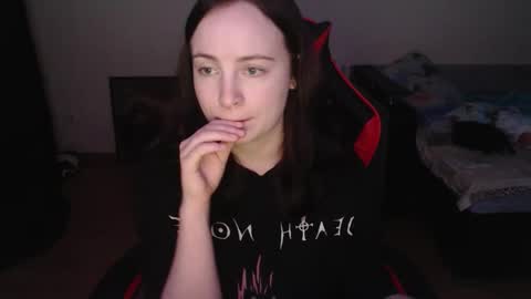 Snapshot of laralianna chatting on 12/15/25, 06:34 Laralianna online show from 12/15/25, 06:34