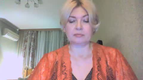 Snapshot of laramrs chatting on 10/16/25, 04:52 laramrs online show from 10/16/25, 04:52