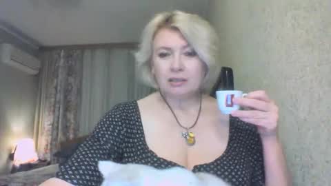 Snapshot of laramrs chatting on 12/17/25, 05:19 laramrs online show from 12/17/25, 05:19