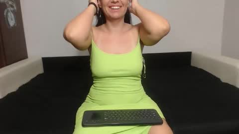 Snapshot of larataylorrr chatting on 05/12/26, 05:48 larataylorrr online show from 05/12/26, 05:48