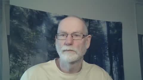 Snapshot of larbie chatting on 12/15/24, 01:46 Larbie online show from 12/15/24, 01:46