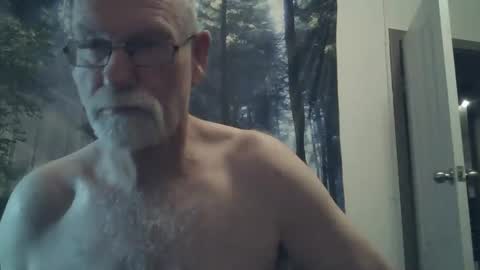 Snapshot of larbie chatting on 12/24/24, 05:44 Larbie online show from 12/24/24, 05:44