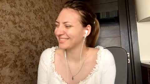 Snapshot of lareebuggie chatting on 07/10/26, 05:23 Eva online show from 07/10/26, 05:23