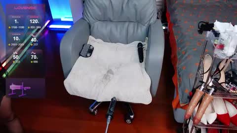 Snapshot of lareinayee chatting on 02/14/25, 08:05 Mykhaila online show from 02/14/25, 08:05