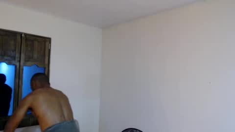 Snapshot of larenz_tate chatting on 05/27/26, 01:57 larenz_tate online show from 05/27/26, 01:57