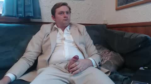 Snapshot of largebit17 chatting on 11/24/25, 02:39 largebit17 online show from 11/24/25, 02:39