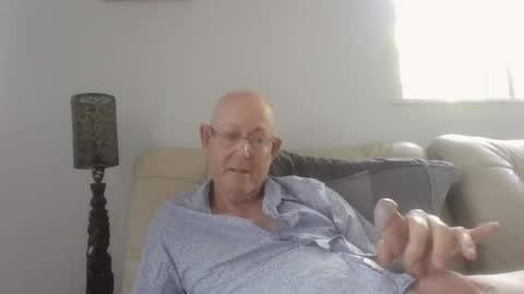 Snapshot of largerthan chatting on 01/17/26, 11:41 largerthan- say hi on entry online show from 01/17/26, 11:41