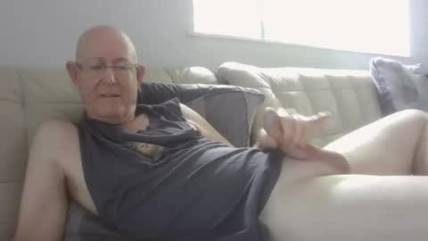 Snapshot of largerthan chatting on 01/19/26, 12:03 largerthan- say hi on entry online show from 01/19/26, 12:03