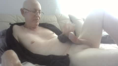 Snapshot of largerthan chatting on 05/23/26, 12:16 largerthan- say hi on entry online show from 05/23/26, 12:16