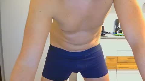 lari8989 online show from 11/12/25, 04:29