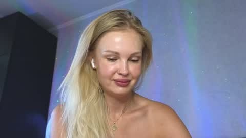 Snapshot of larine_morgan chatting on 07/11/26, 05:21 LarineGMT7 UTC6 online show from 07/11/26, 05:21