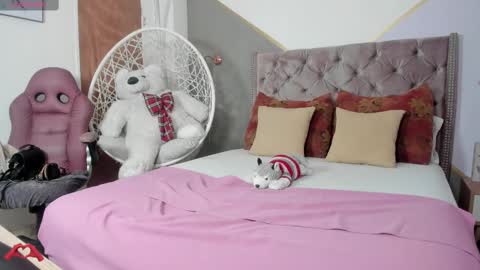 Snapshot of laris_park chatting on 12/18/24, 04:20 laris_park online show from 12/18/24, 04:20