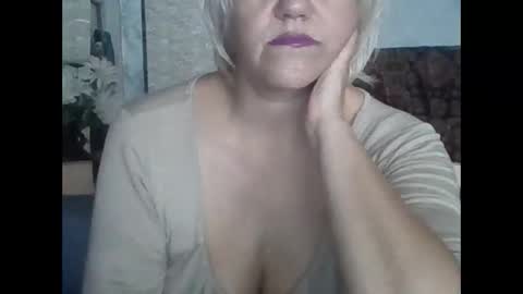 larisaq4ugo24 online show from 11/21/25, 09:30