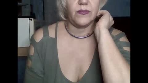 larisaq4ugo24 online show from 12/14/25, 12:43