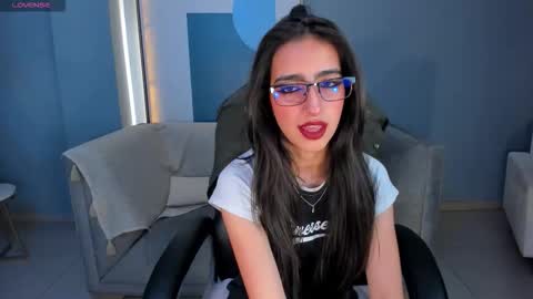 Snapshot of larisasmirnov chatting on 10/01/25, 04:40 Larisa Smirnov online show from 10/01/25, 04:40