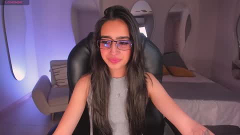 Snapshot of larisasmirnov chatting on 10/10/25, 03:38 Larisa Smirnov online show from 10/10/25, 03:38