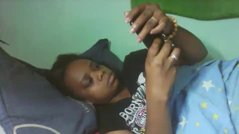 Snapshot of larissa645771 chatting on 02/18/26, 12:01 larissa645771 online show from 02/18/26, 12:01