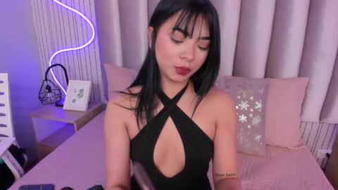 Snapshot of larissaevans chatting on 10/21/25, 03:07 Valentina online show from 10/21/25, 03:07