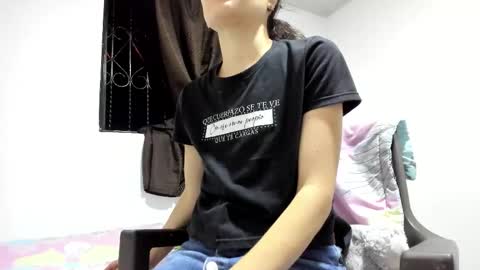 Snapshot of larissalol chatting on 10/26/25, 11:09 larissalol online show from 10/26/25, 11:09