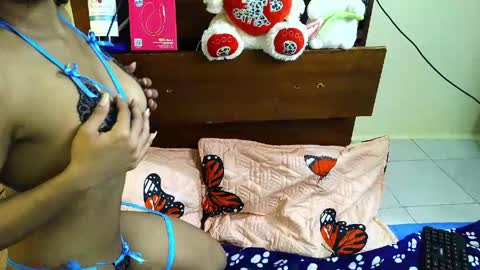 Snapshot of larita_curly chatting on 04/20/26, 08:32 larita_curly online show from 04/20/26, 08:32