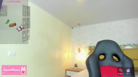 Snapshot of larsonmia chatting on 02/09/26, 12:31 MIA online show from 02/09/26, 12:31