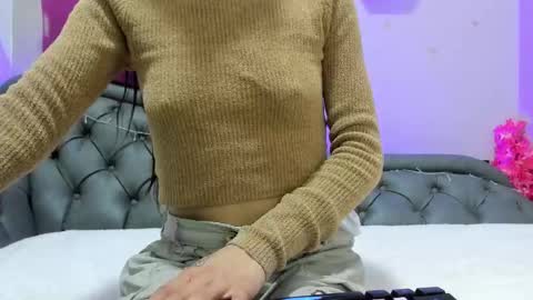 Snapshot of laskhmi_ chatting on 02/12/26, 12:33 Tania online show from 02/12/26, 12:33