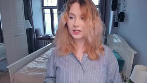 Snapshot of lasky_blesss chatting on 10/30/25, 11:00 Julia online show from 10/30/25, 11:00