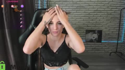 lasly_moon online show from 10/19/25, 12:55