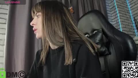 lasly_moon online show from 12/22/25, 12:29