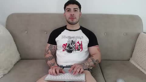 Snapshot of latam_ chatting on 01/15/26, 07:17 YOUR BABY online show from 01/15/26, 07:17