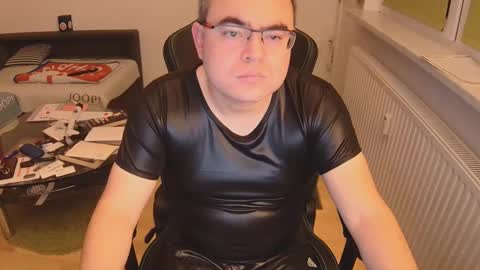 Snapshot of latexboy893 chatting on 11/16/25, 09:31 latexboy893 online show from 11/16/25, 09:31